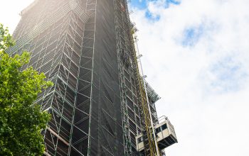 Domtoren in de steigers